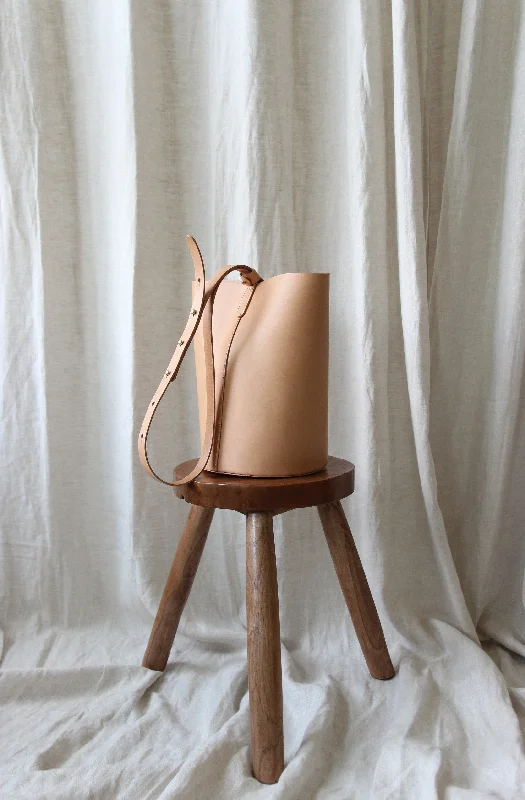 Best Deals Of The Season Round leather bucket bag natural