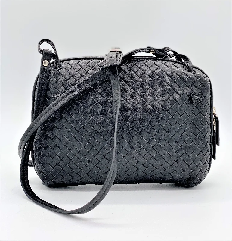 Chic Trend Collection "Weaver Cross Body"