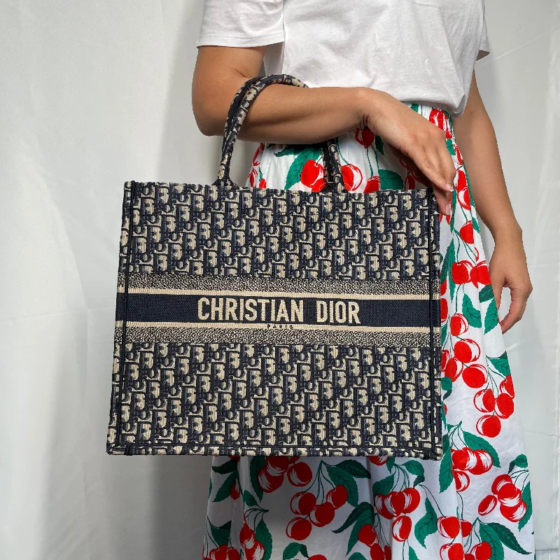 Bags For Urban And Trendy Looks Dior Navy Oblique Book Tote Large