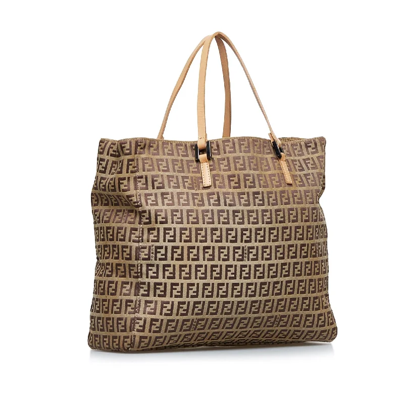 Minimalist Leather Bag For Modern Aesthetics Fendi Zucchino Roll Tote Bag (SHG-3EViAN)