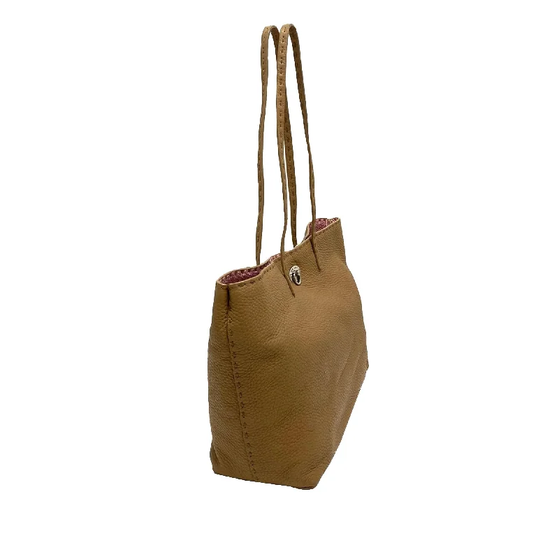 Trendy Bags For Women And Men In 2025 Fendi Selleria Carla Leather Tote Bag (SHG-36074) Trendy Bags For Women And Men In 2025 Fendi Selleria Carla Leather Tote Bag (SHG-36074)