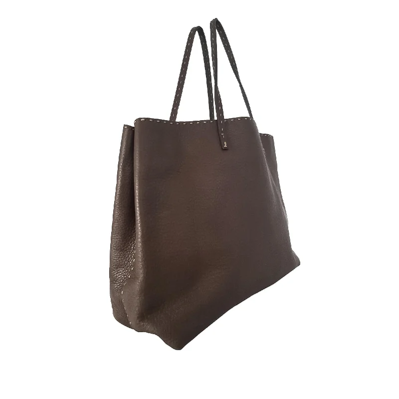 Sporty Bags For Active And Athletic Lifestyles Fendi Selleria Leather Tote Bag (SHG-28191) Sporty Bags For Active And Athletic Lifestyles Fendi Selleria Leather Tote Bag (SHG-28191)
