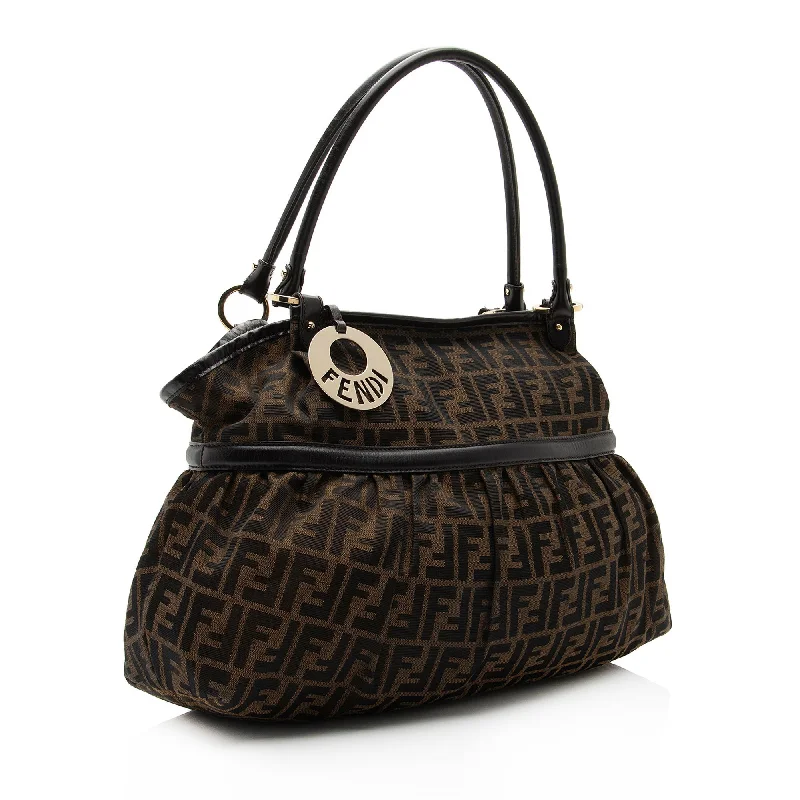 Luxury Bags For Professionals With Discounts Fendi Zucca Chef Large Tote (SHF-YB3b1E) Luxury Bags For Professionals With Discounts Fendi Zucca Chef Large Tote (SHF-YB3b1E)