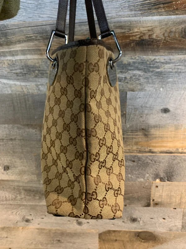 Compact Bags For Minimalist Travelers Gucci Eclipse Tote