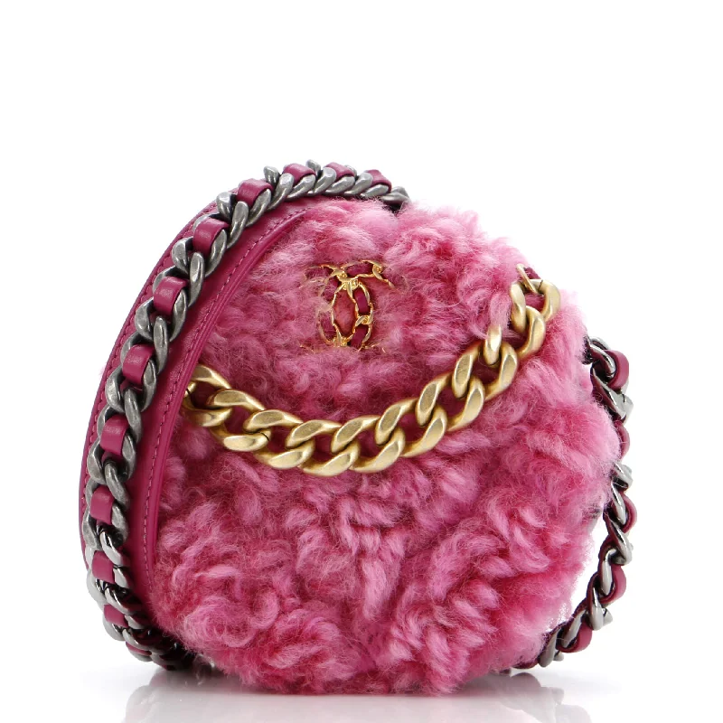 Rustic Bags For Outdoor And Nature-Inspired Looks 19 Round Clutch with Chain Quilted Shearling Rustic Bags For Outdoor And Nature-Inspired Looks 19 Round Clutch with Chain Quilted Shearling