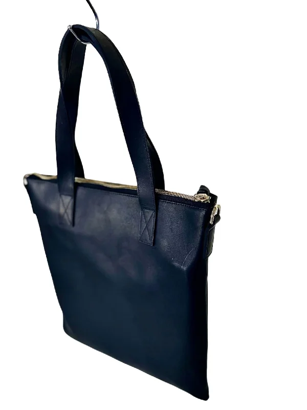 Stylish Bags With Discounts Flight Tote In Black/gold Hardware