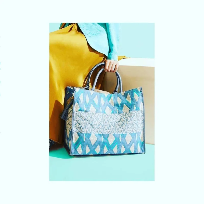 Chic And Clearance-Priced Tote Bags Tote Bag In Blue